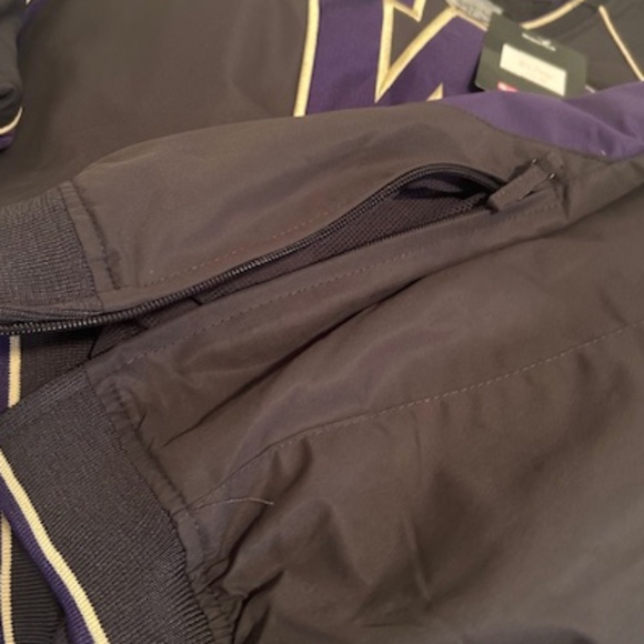 Washington Huskies wind breaker - Picture 6 of 9